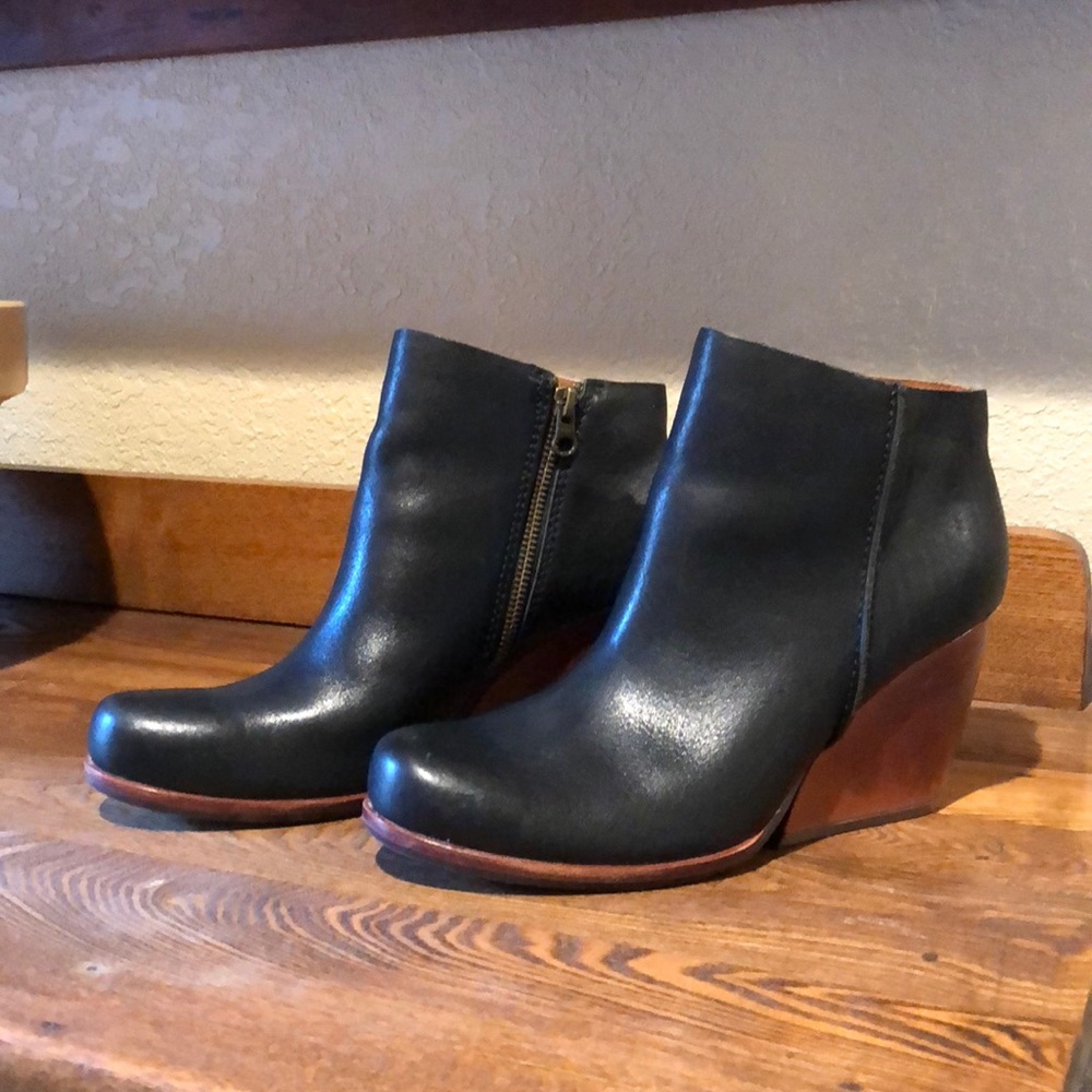 Kork ease booties